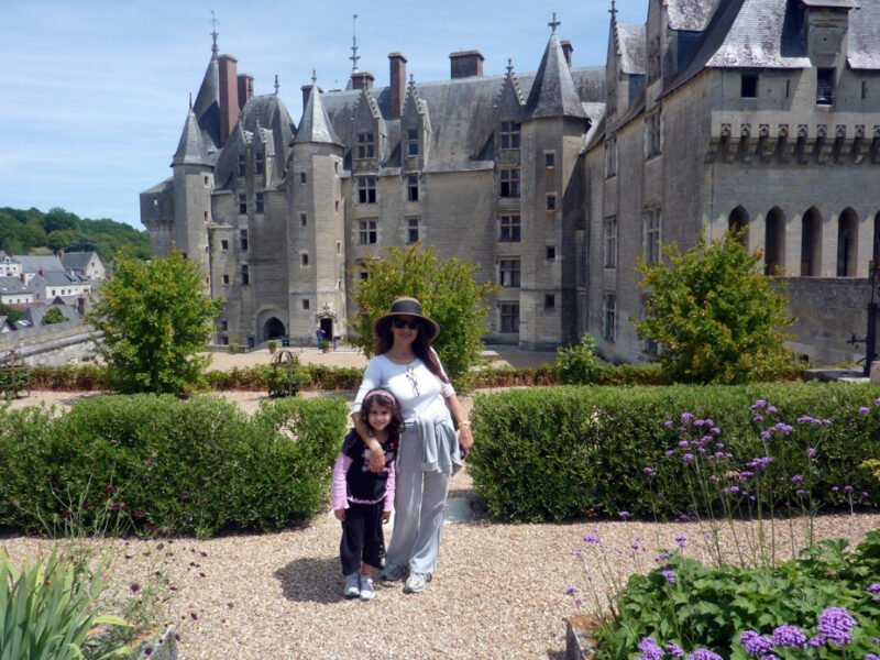 My lovely wife and youngest daughter in front of Langeais' medieval castle. 