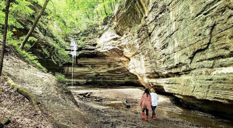 darley and guide kathy taking in starved rock state park